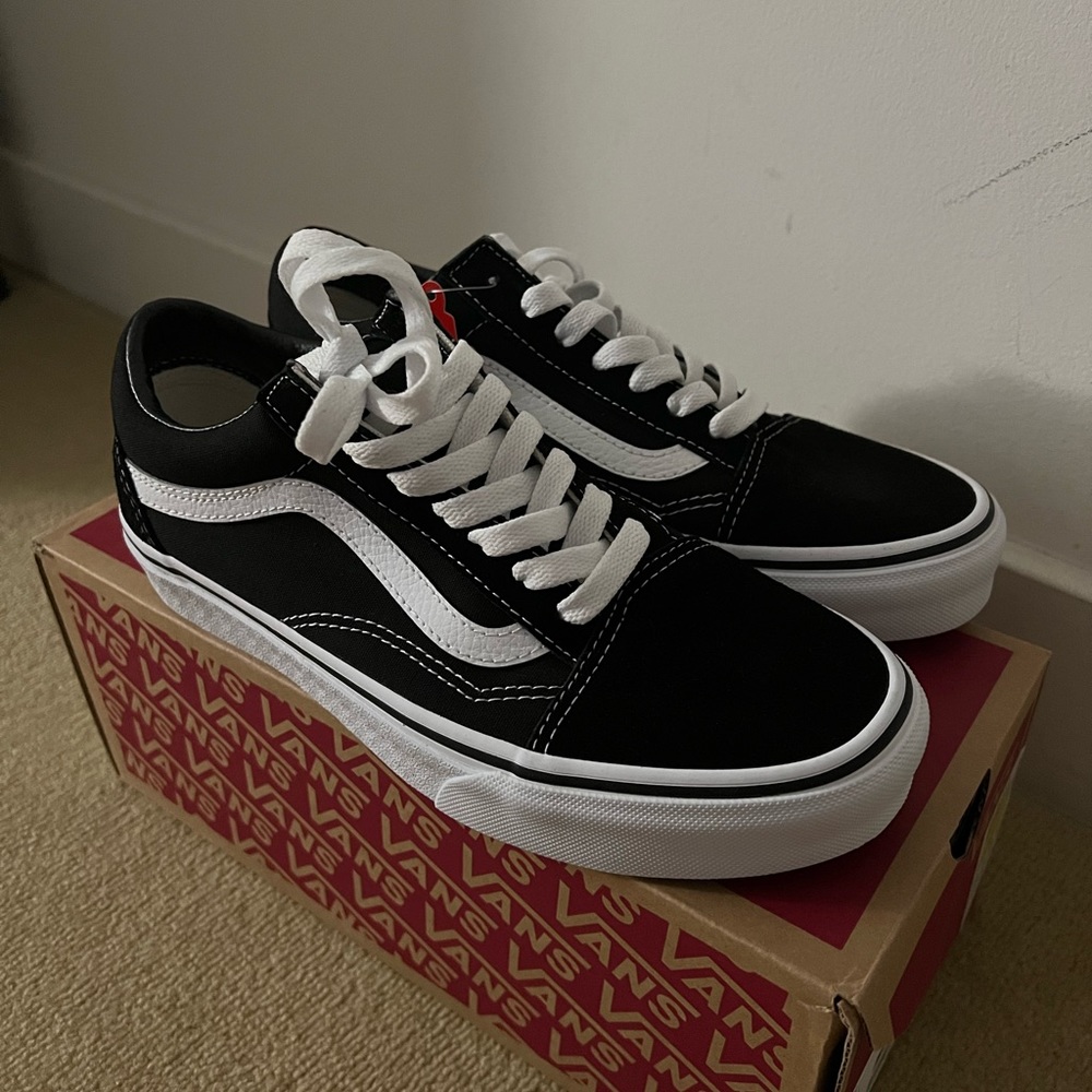 BRAND NEW: old skool black and white vans